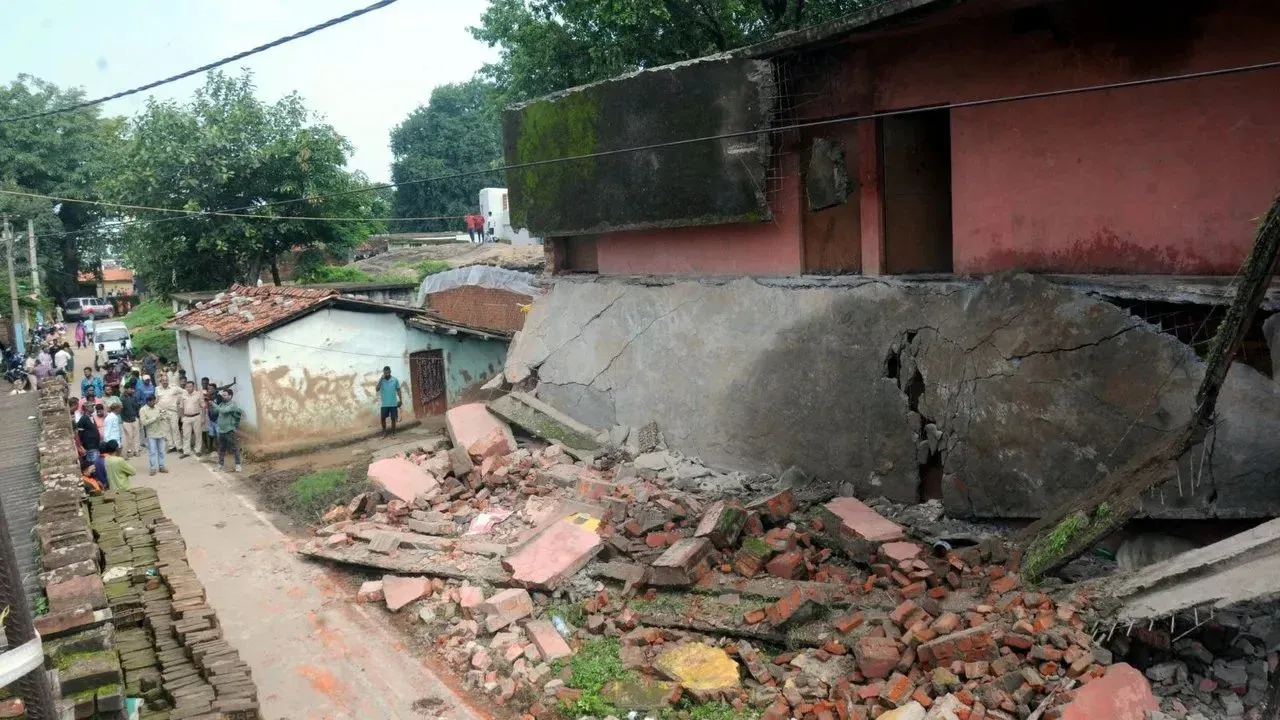 What Caused the Roof Collapse at the Abandoned Government School in Ranchi?