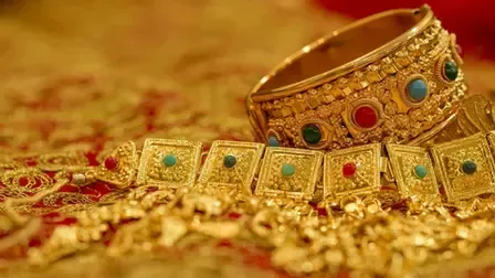What Happened When Armed Robbers Attacked a Jewellery Shop in Hyderabad?