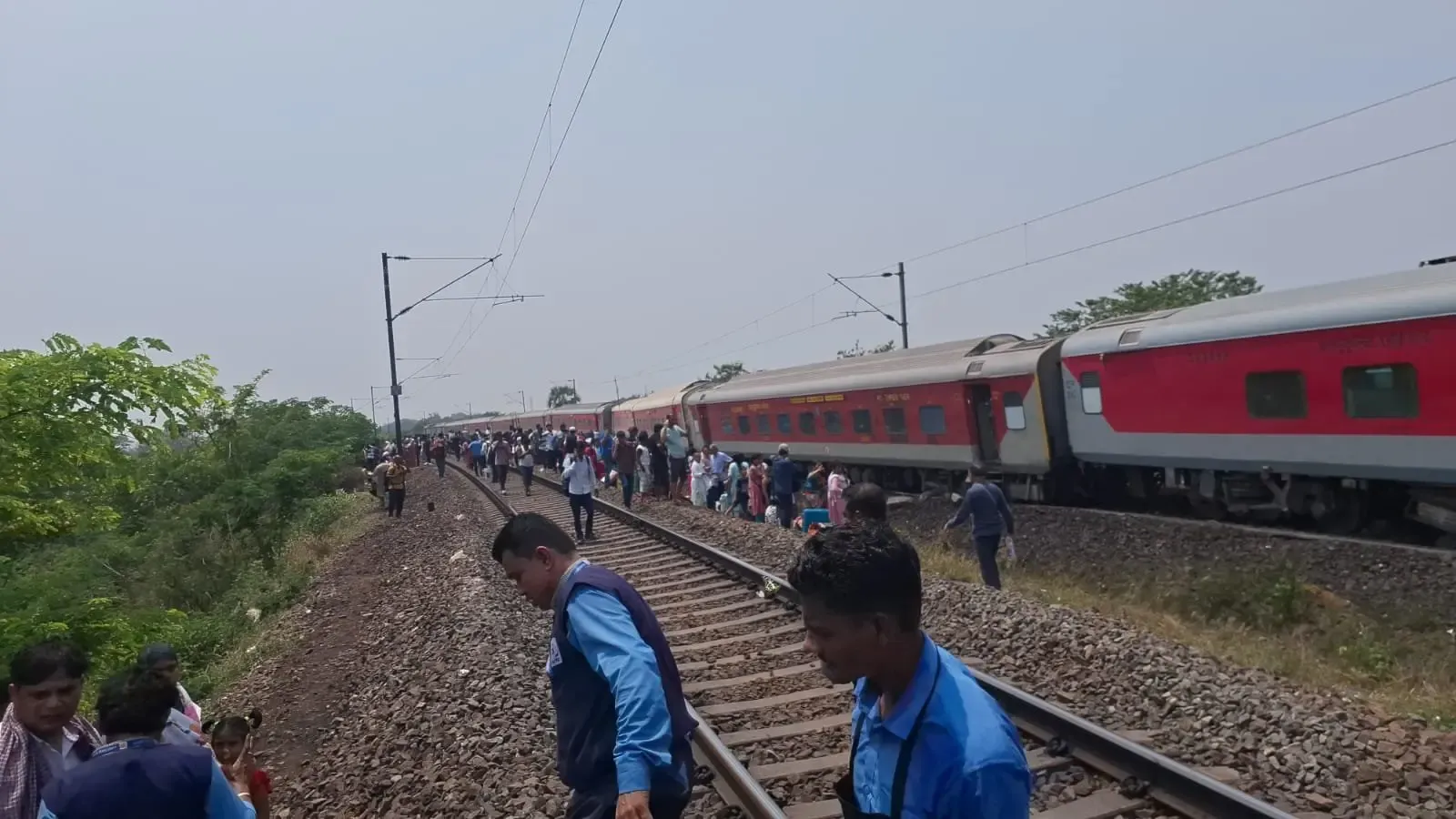 Tragic Train Derailment: One Fatality, Eight Injured in Cuttack