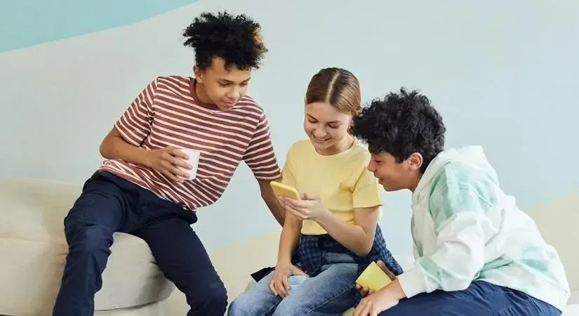 Just 1 Hour of Daily Screen Time May Heighten Myopia Risk: Study