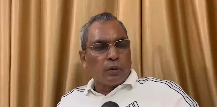 ओपी राजभर का सपा सांसदों पर हमला: दलित महिला की 50 बीघा जमीन कब्जे का आरोप, अखिलेश पर भी निशाना