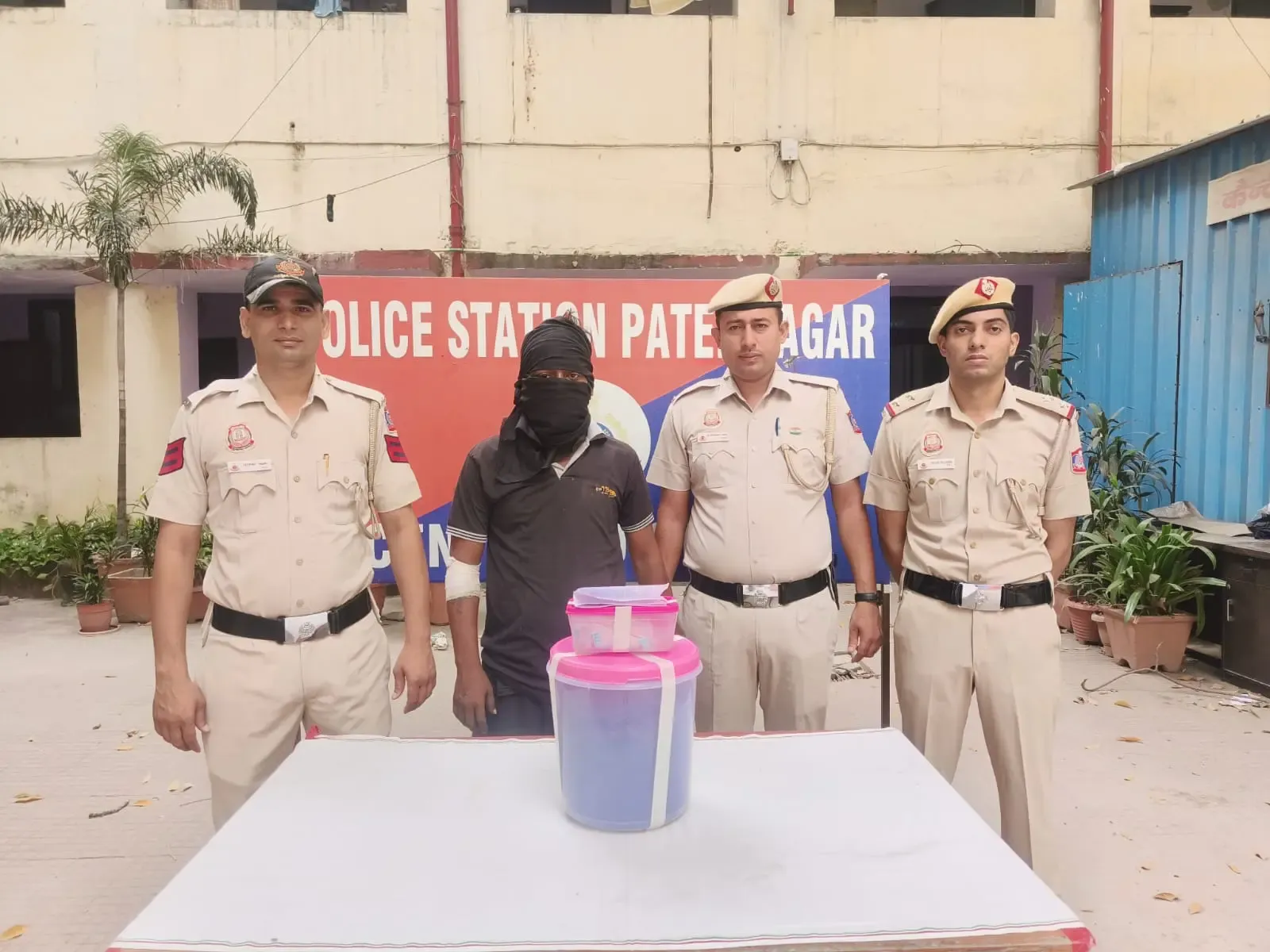 ऑपरेशन कवच: दिल्ली पुलिस ने 22 मामलों के वांछित को 1.38 किलो गांजे के साथ दबोचा