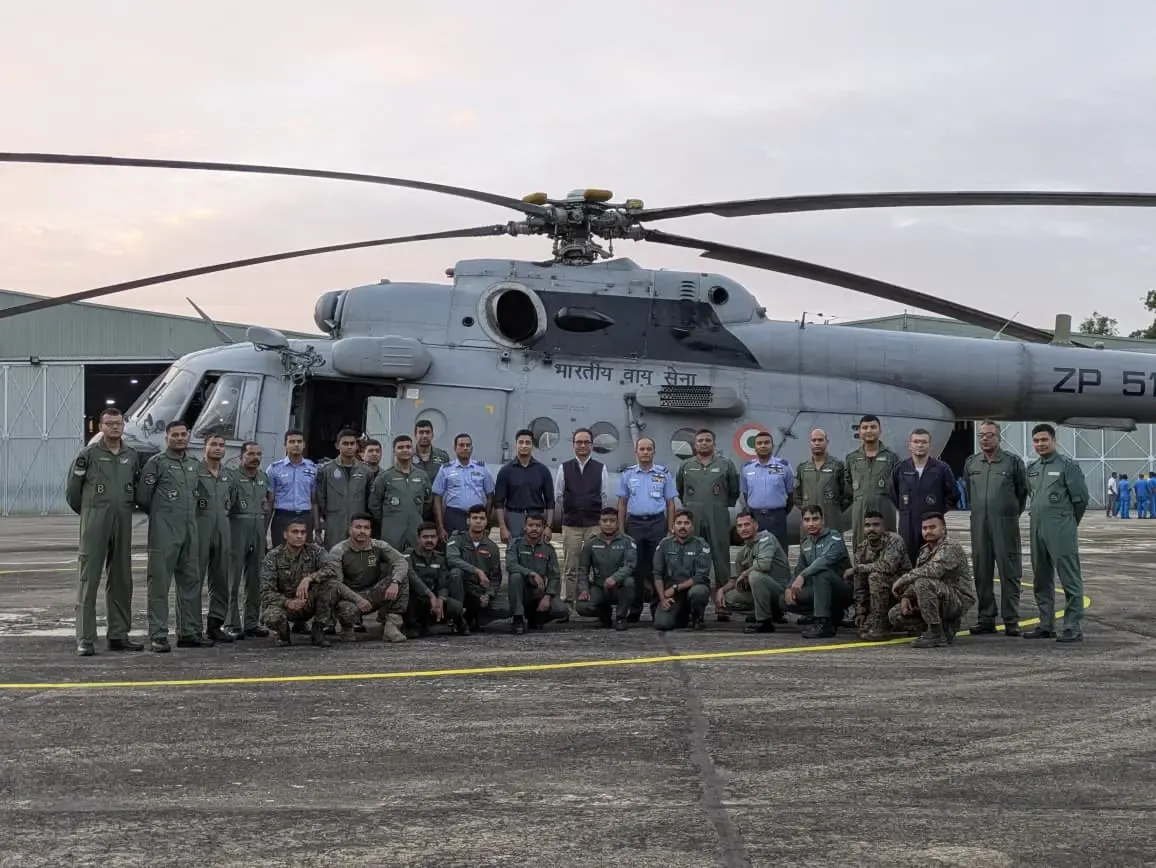 क्या भारतीय वायुसेना ने श्रीलंका के लिए हेलीकॉप्टर भेजे हैं?