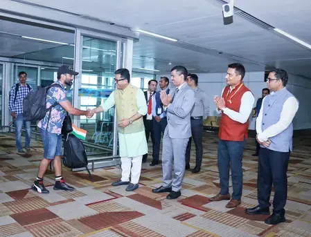 ऑपरेशन सिंधु : 161 यात्रियों को लेकर इजरायल से नई दिल्ली पहुंची पहली फ्लाइट, यात्रियों ने जताया आभार