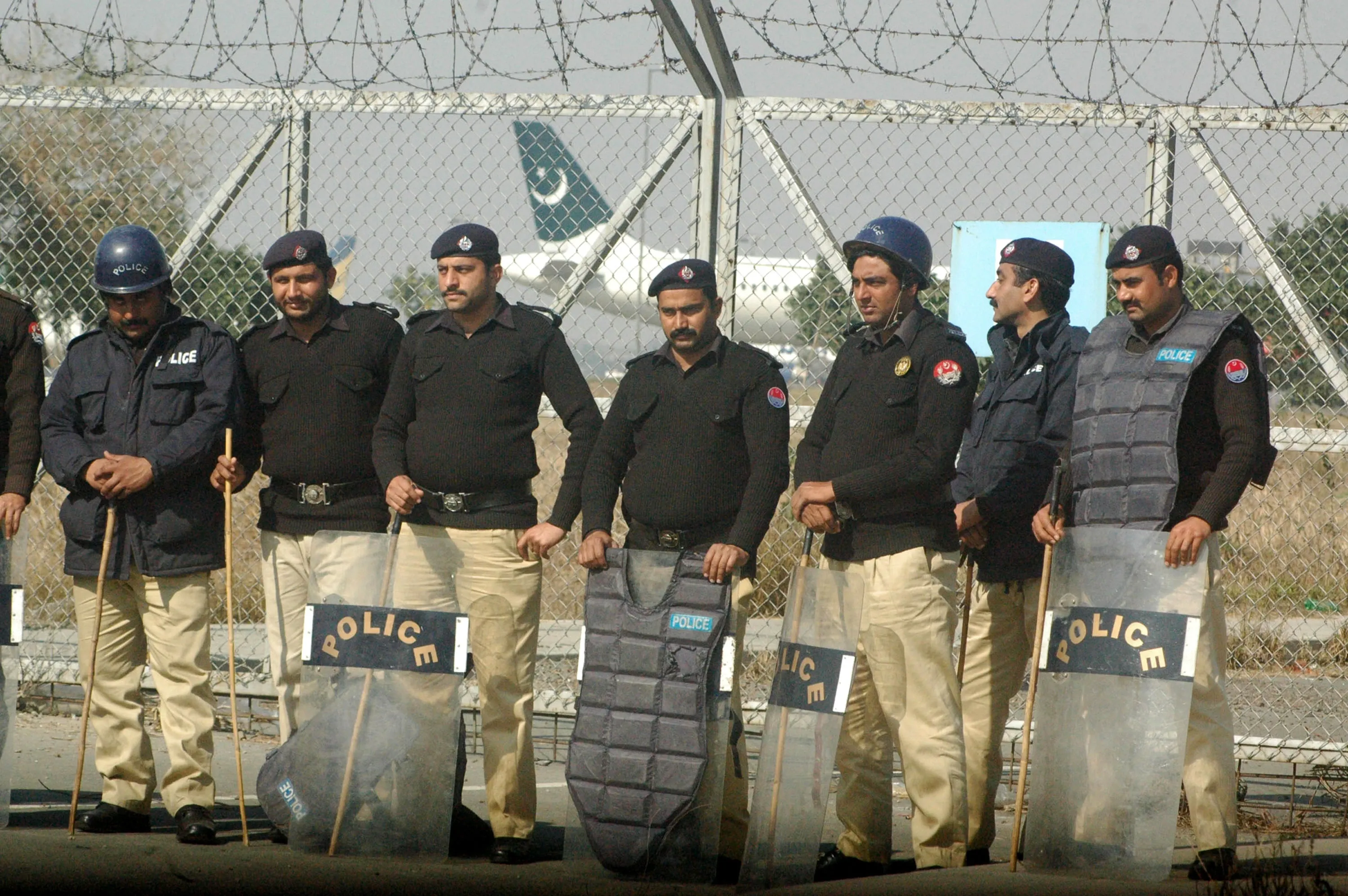 Why Did Pakistan Suspend Flight Operations in Major Cities?