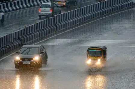 Is an Orange Alert Issued for 7 TN Districts Due to Strengthening Low Pressure System in the Bay of Bengal?