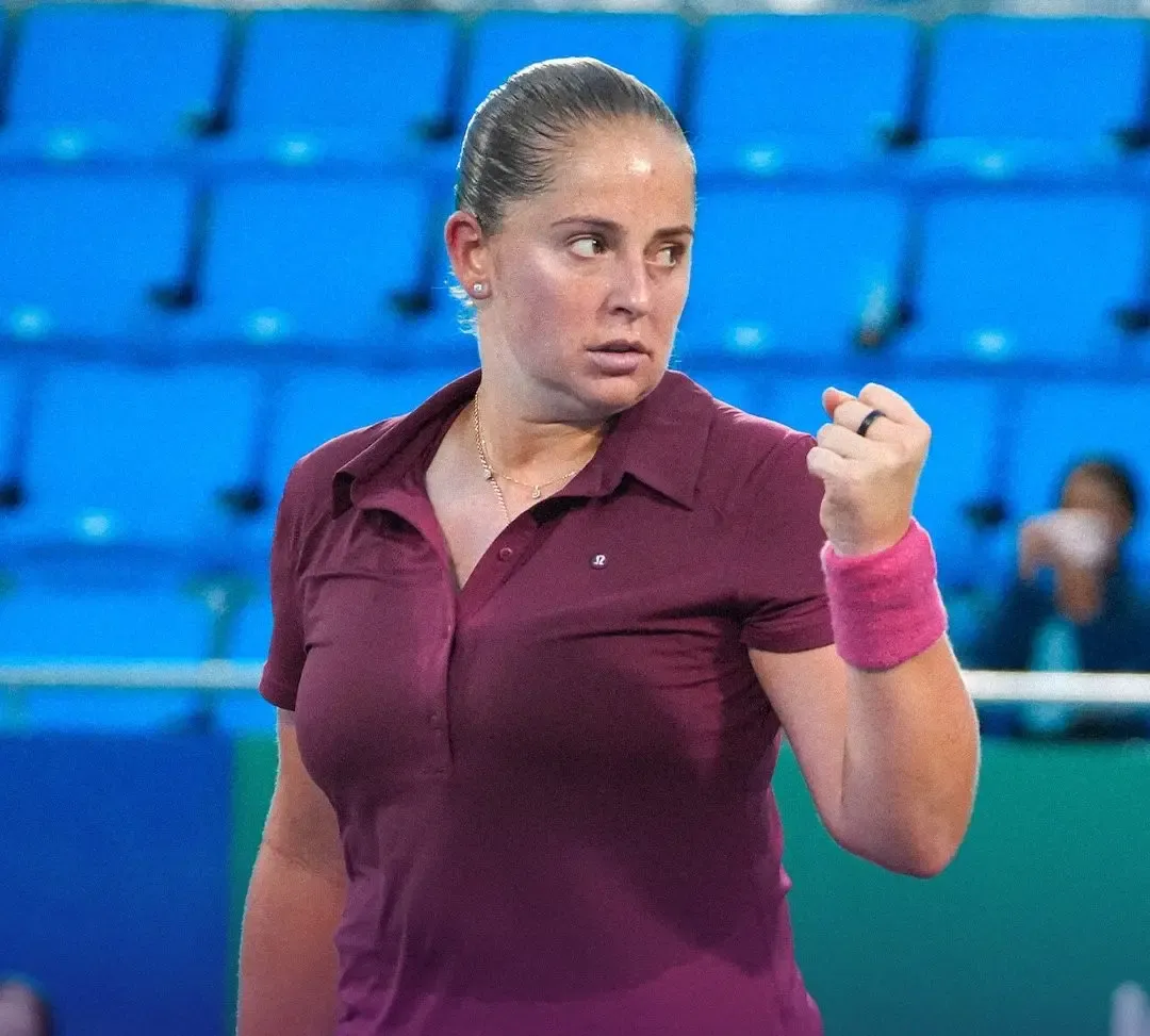Ostapenko saves two set points, beats Shnaider to reach Wuhan Open SFs