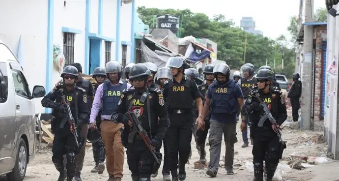 Dhaka Islami Bank protest: 100+ injured as police use tear gas, water cannons