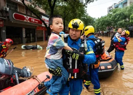 Chongqing floods: 10+ missing after 296 mm rainfall hits Yongchuan