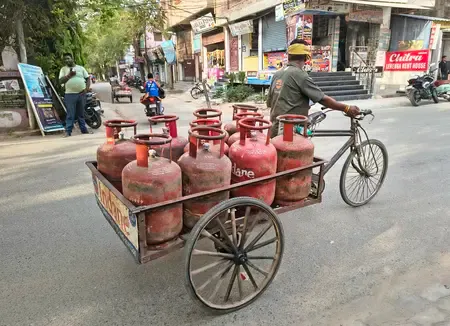 Government Reports Sale of Over 17.25 Lakh 5-Kg LPG Cylinders Since March 23