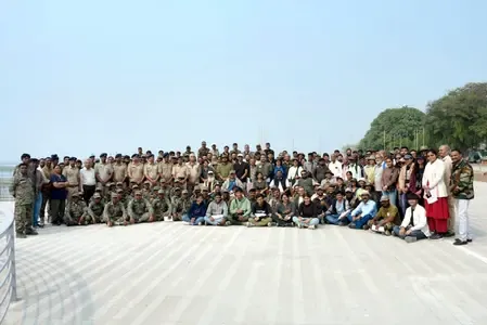 How Many Birds of 270 Species Were Counted at Gujarat's Nalsarovar Bird Sanctuary?