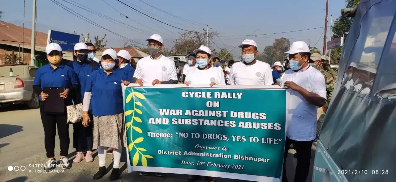 How have over 7 lakh individuals been rehabilitated from drug de-addiction centres in 2024-25?