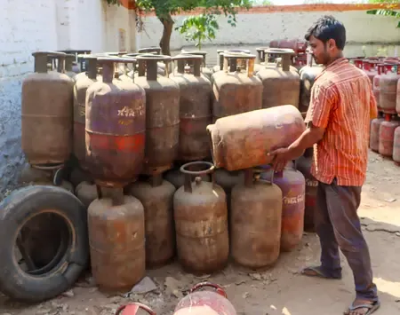 LPG supply stable: 87.28 lakh cylinders delivered in 2 days amid Hormuz closure