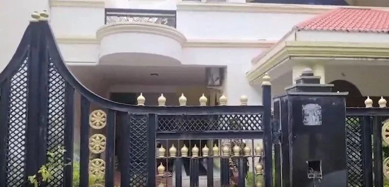 What Led to the Seizure of Over Rs 1 Crore During I-T Raids on a Medical Equipment Trader in MP?