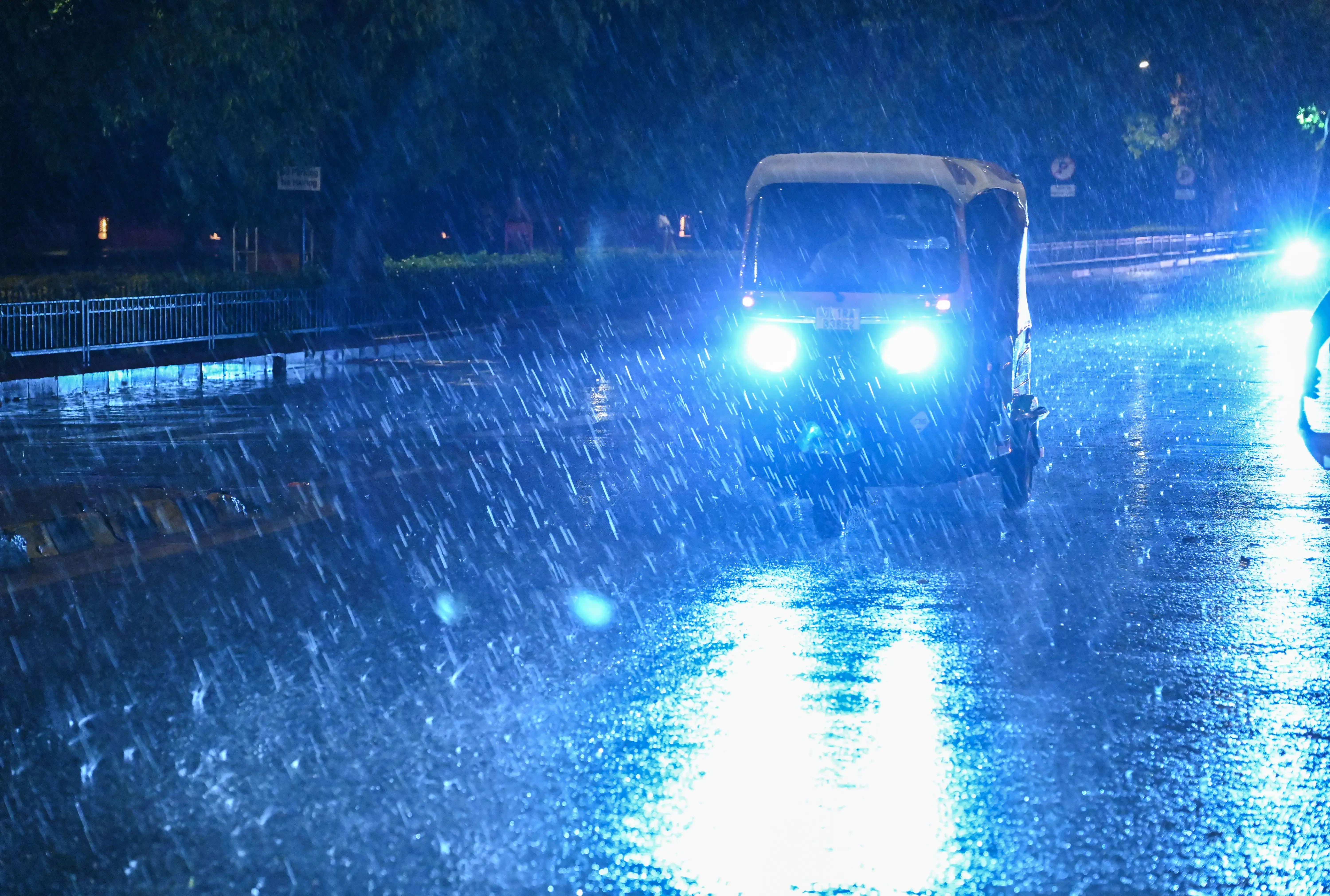 Delhi Faces Overcast Weather and Strong Winds After Storm; IMD Issues Orange Alert