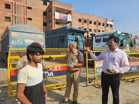 नोएडा : ओवरलोड वाहनों पर कड़ी कार्रवाई, 13 वाहन हुए जब्त, 8.80 लाख रुपए का जुर्माना वसूला