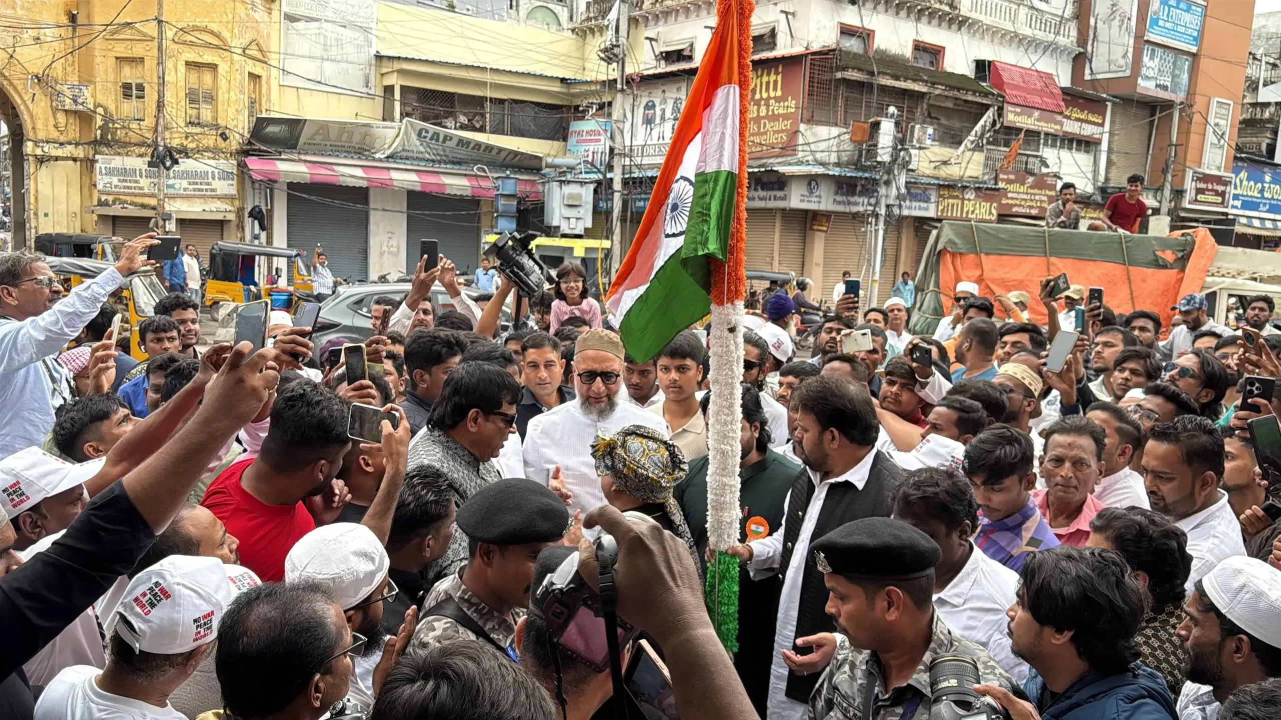 Did Owaisi Brothers Raise the Tricolor in Hyderabad on Independence Day?