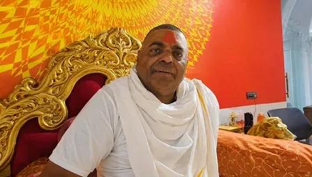 राम मंदिर चढ़ावा विवाद: SIT जांच निष्पक्ष, ओवैसी का बयान भड़काऊ — महामंडलेश्वर करौली शंकर महाराज