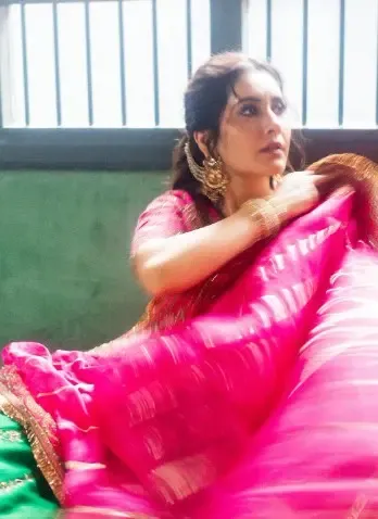 क्या राशि खन्ना ने पारंपरिक अंदाज में ढाया कहर?