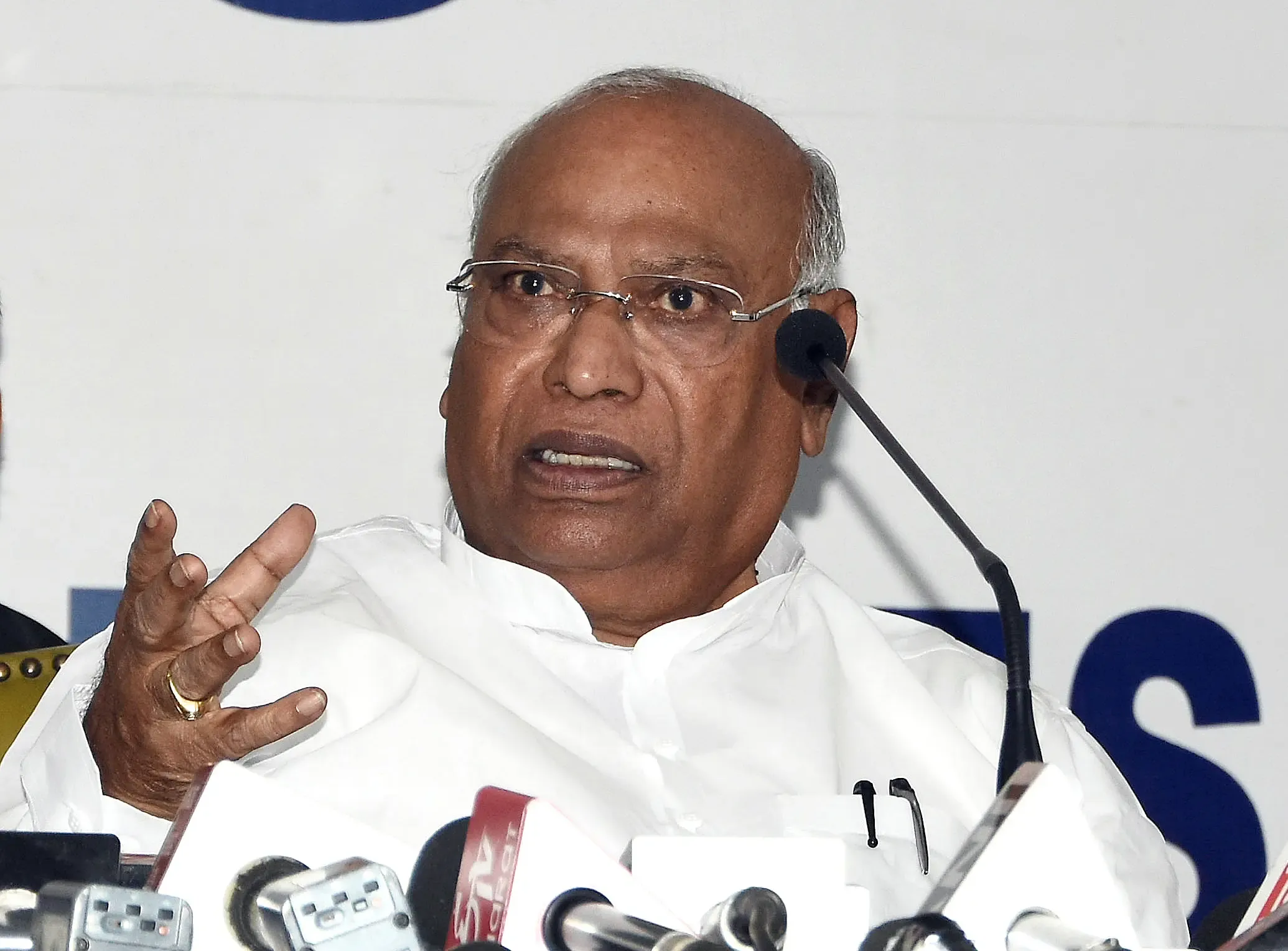 Pahalgam Assault: Kharge Calls for Unified Response Against Terrorism, Proposes All-Party Assembly