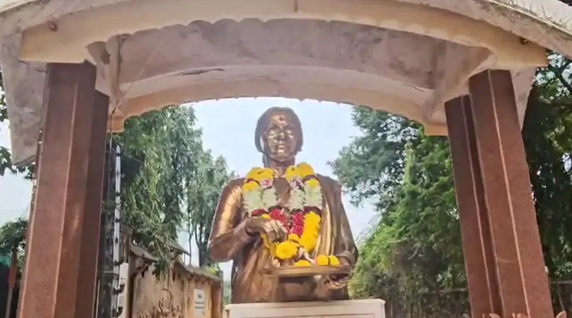 What Happened to Meenatai Thackeray’s Statue? Uddhav Thackeray Calls It a Provocation Against Maharashtra
