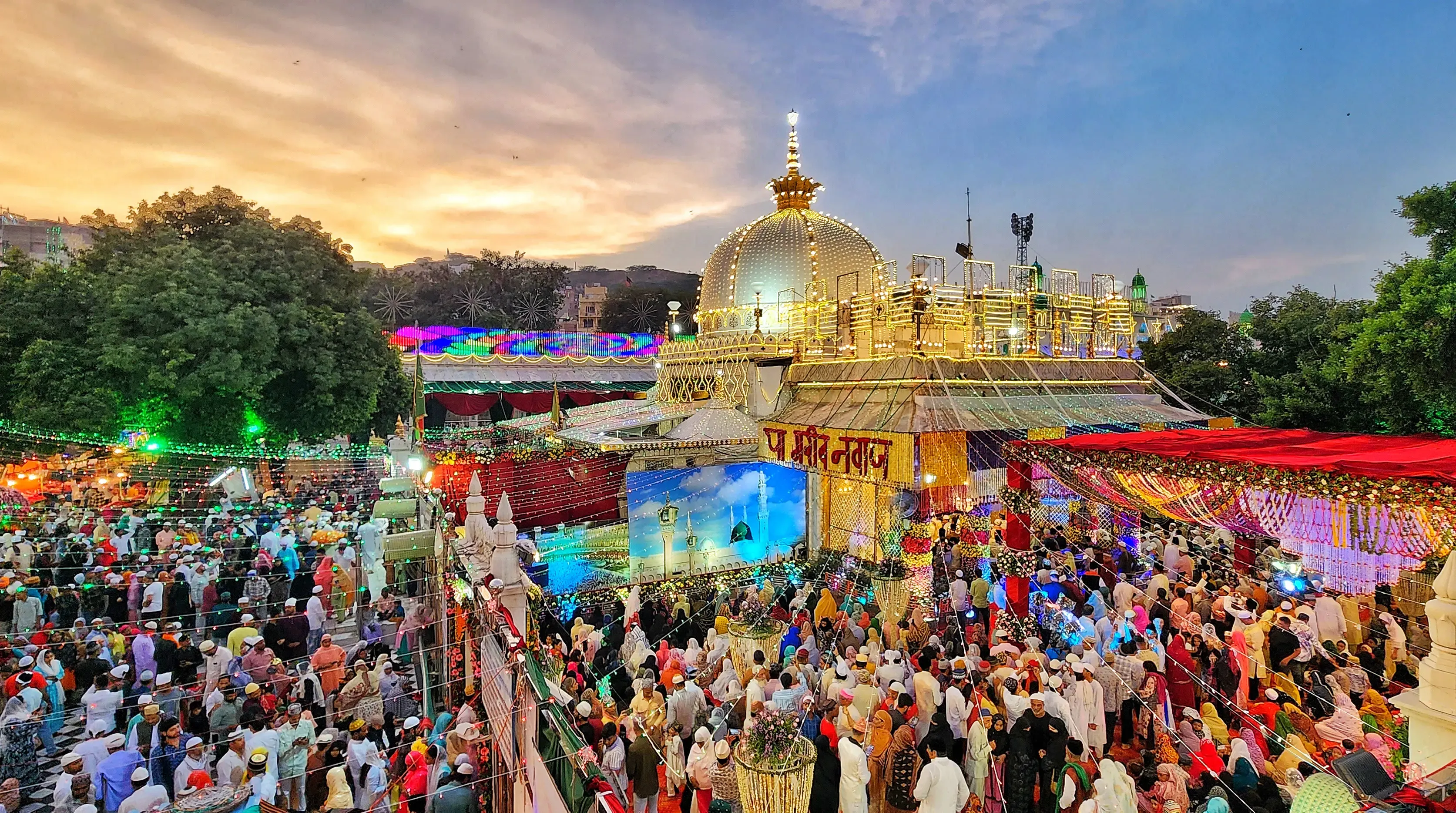 Pakistani Pilgrims Arrive in Ajmer to Offer 'Chadar' on Behalf of Their Government