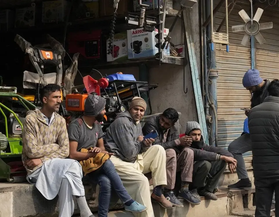 Pakistan Faces 18-Hour Power Cuts During Ramadan, Disrupting Daily Life