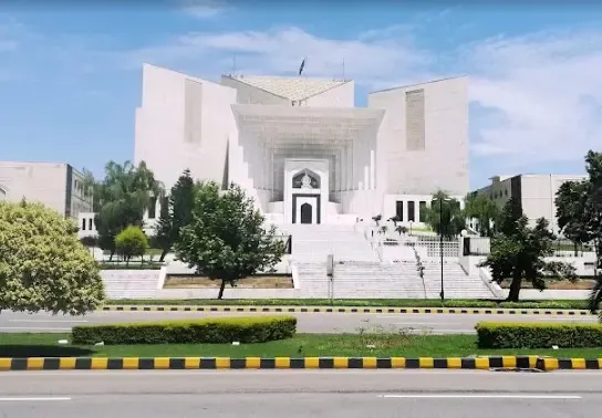 क्या पाकिस्तान में सुप्रीम कोर्ट के दो न्यायाधीशों ने 27वें संशोधन के विरोध में इस्तीफा दिया?