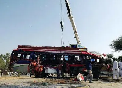 Pakistan bus plunge kills 40 near Balochistan-KP border on Sherani-Zhob highway