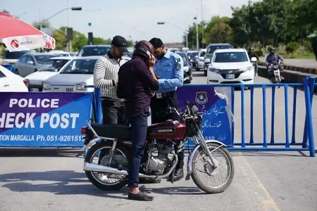 Frustration Grows in Islamabad Over Police Checkpoints and Traffic Blockades