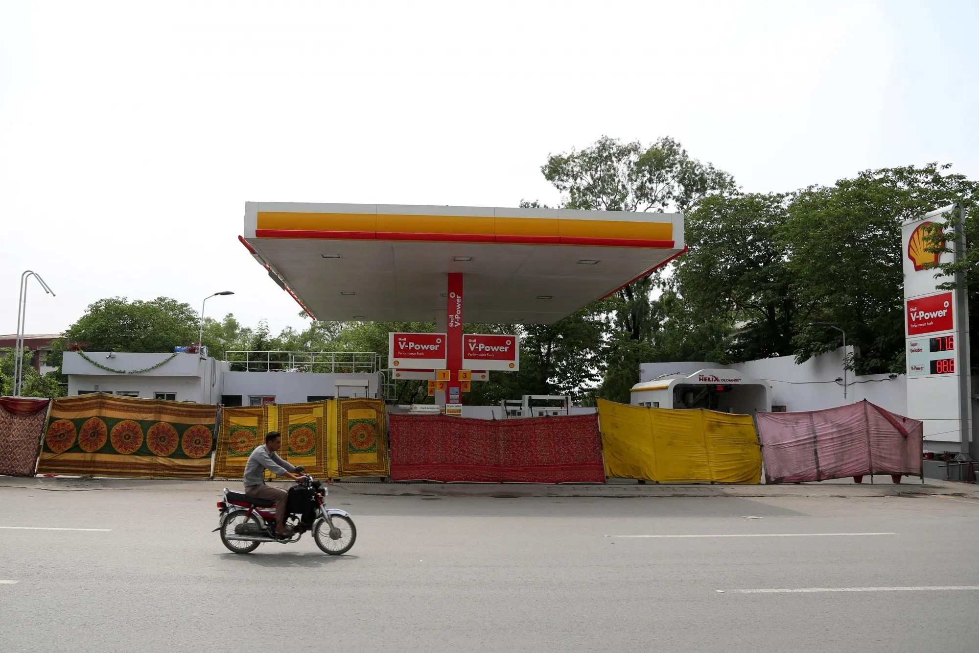 Pakistan's LNG Terminal Charges Exceed $15 Million Monthly Despite Force Majeure