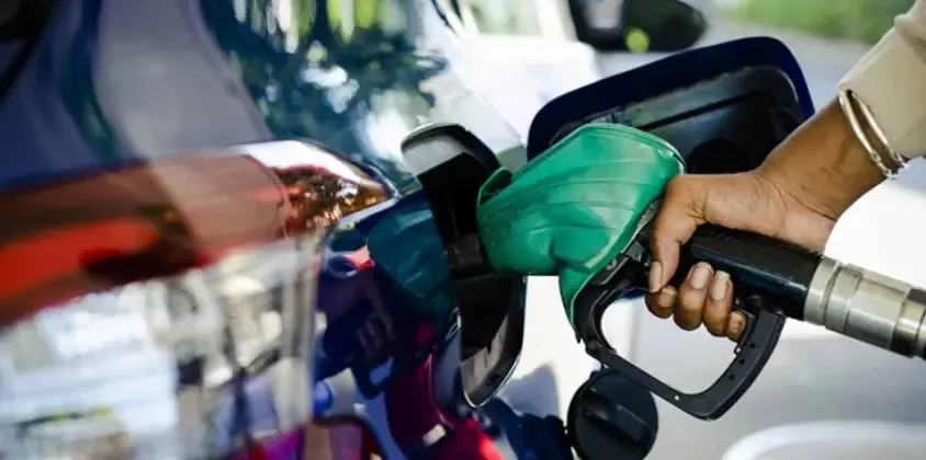 Pakistan Increases Fuel Prices as New Year Begins