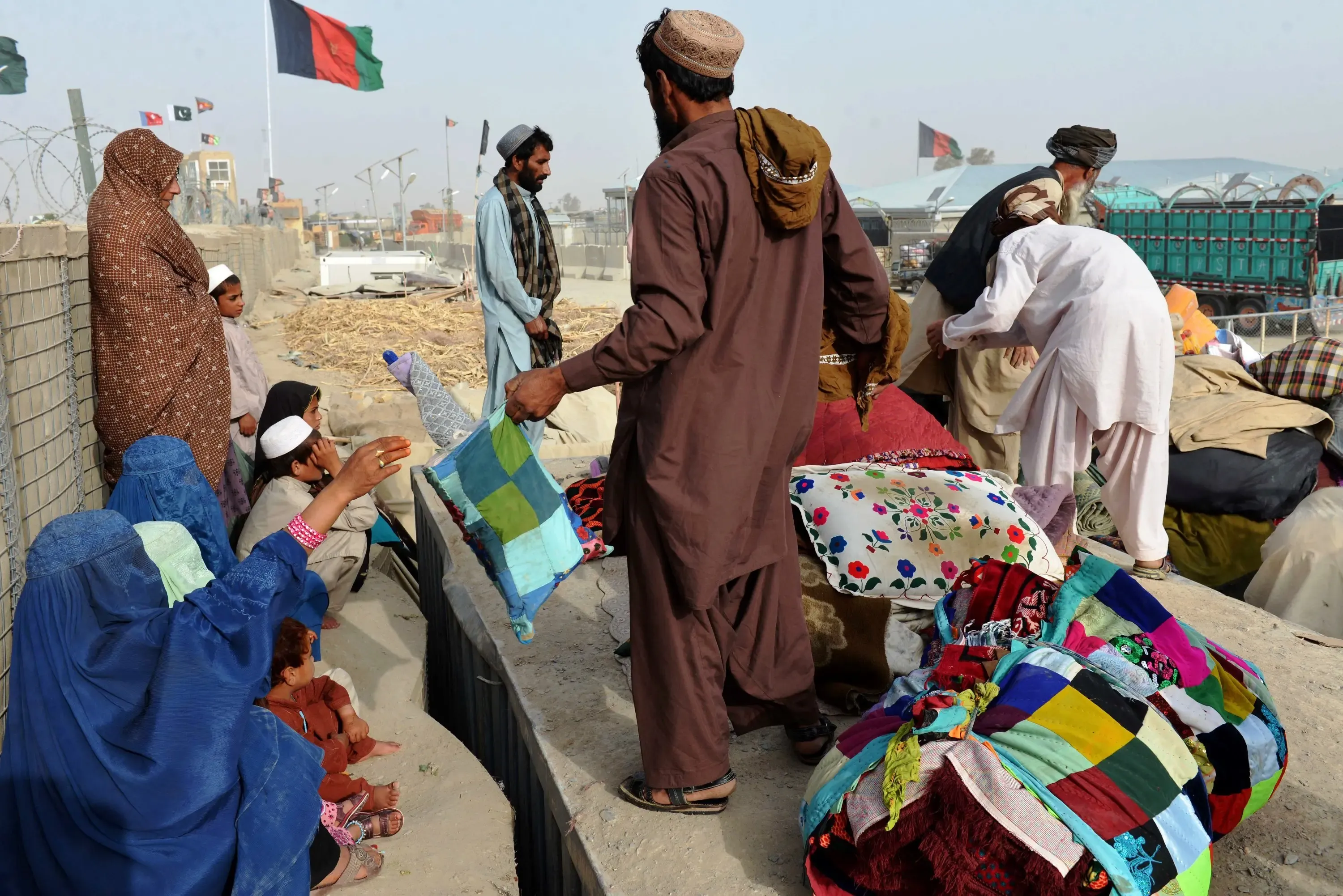 Did Pakistan and Iran Really Deport Over 2,370 Afghan Refugees?