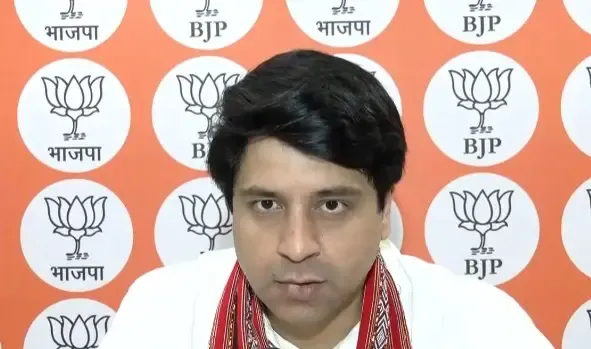 क्या पृथ्वीराज चव्हाण का बयान सही है? शहजाद पूनावाला ने दी कड़ी प्रतिक्रिया