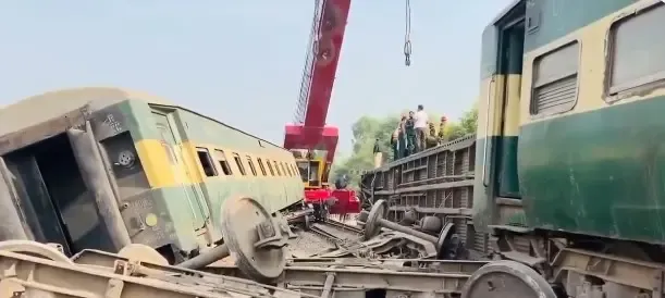मुल्तान में रहमान बाबा एक्सप्रेस पटरी से उतरी, 6 मौतें और 49 घायल