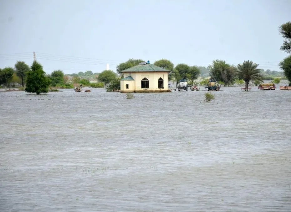 स्वाबी में मूसलाधार बारिश से छत ढही: पिता-पुत्री की मौत, 300 से अधिक लोग सुरक्षित निकाले