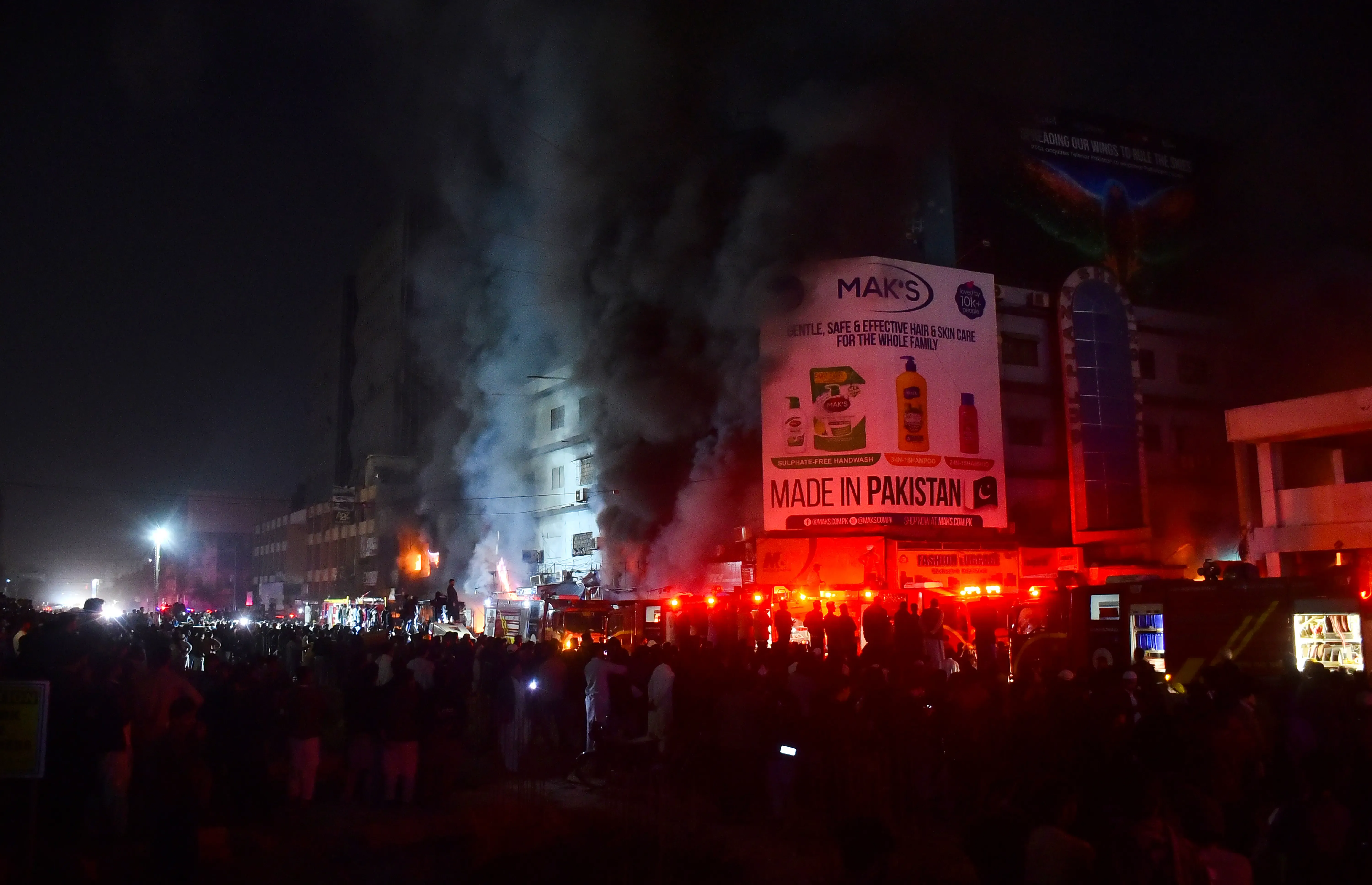 क्या कराची का 'गुल प्लाजा' आग से जलकर खाक हो गया?