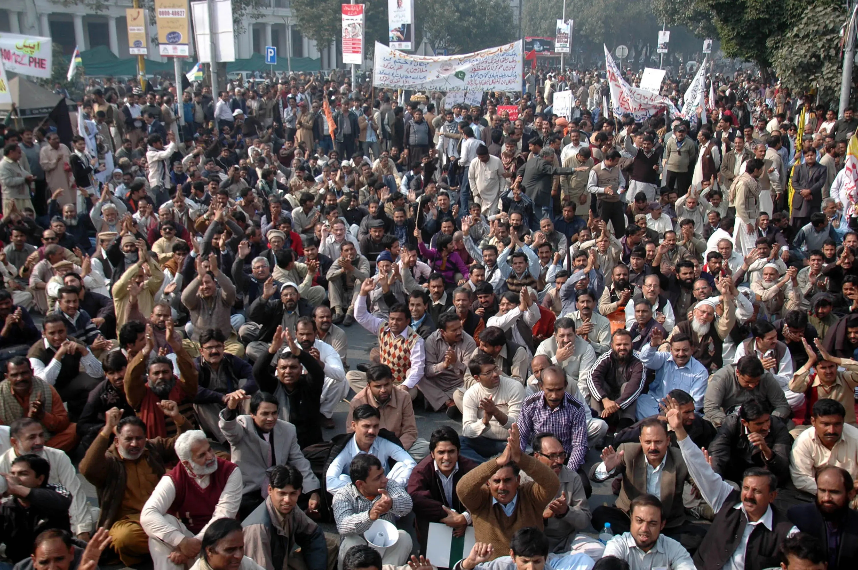 Why Are Lawyers Protesting the 27th Constitutional Amendment in Karachi?
