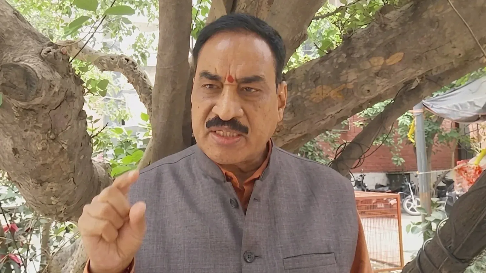पाकिस्तान में 125 साल पुराना मंदिर ध्वस्त, वीएचपी ने अंतरराष्ट्रीय हस्तक्षेप की माँग की