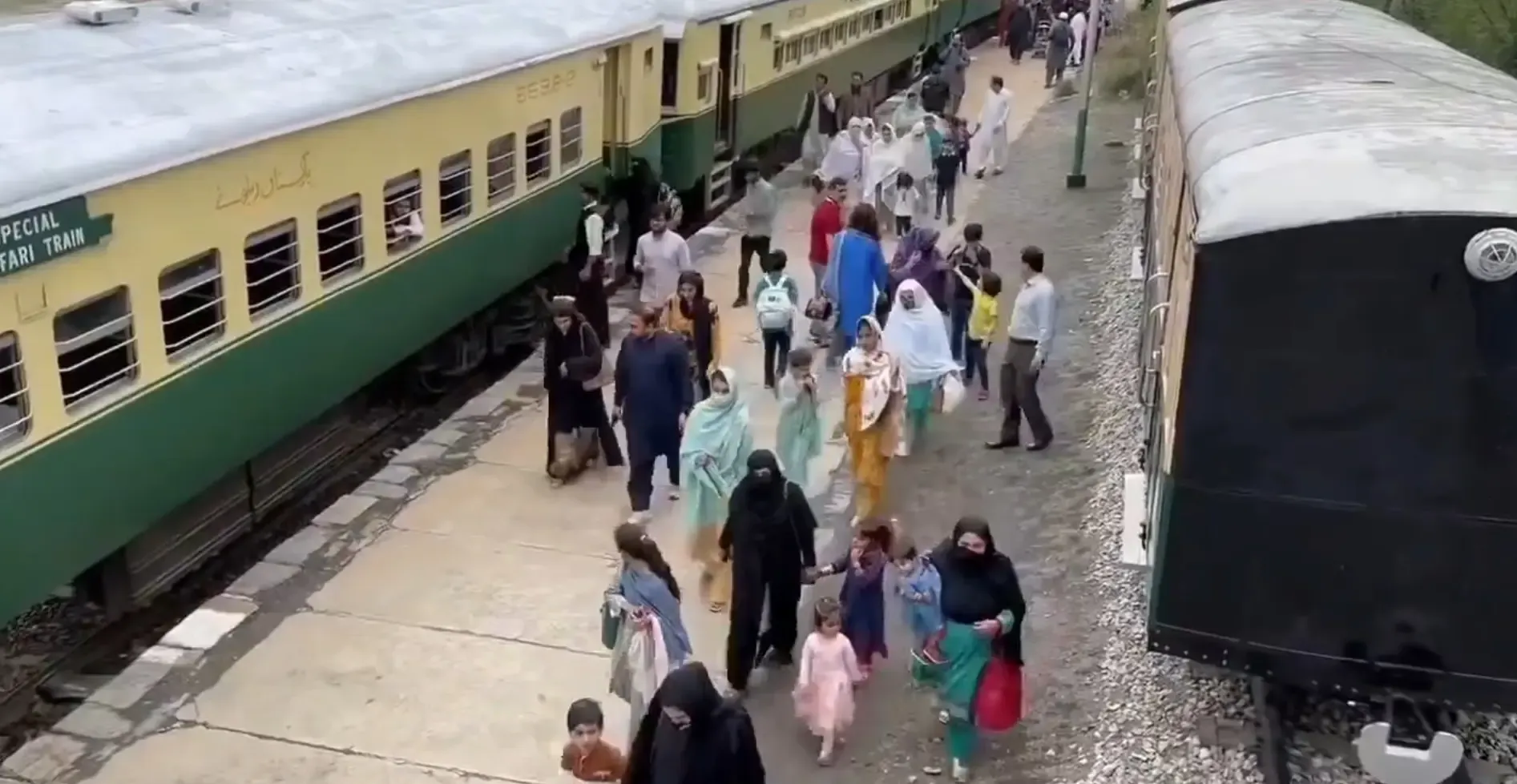 Pakistan Transfers Control of Railway Stations to Army, Soldier Desks Established
