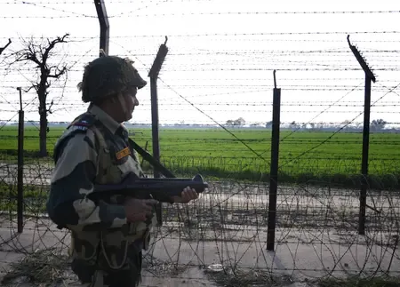 BSF ने पंजाब के तरनतारन सेक्टर में दो पाकिस्तानी घुसपैठिए मार गिराए, तीसरा भागा