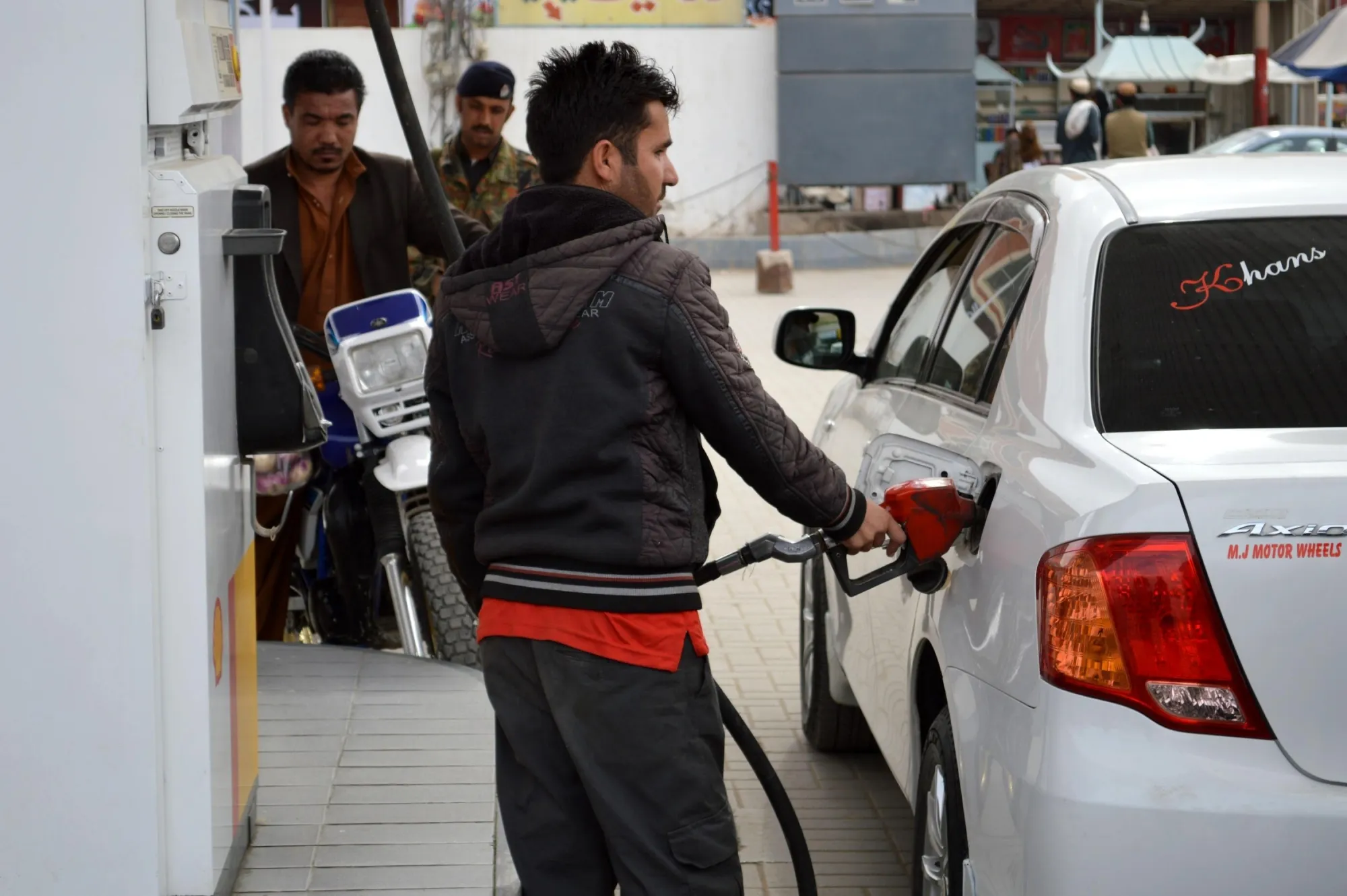 Pakistani Traders Threaten Nationwide Protests Over Fuel Price Hike