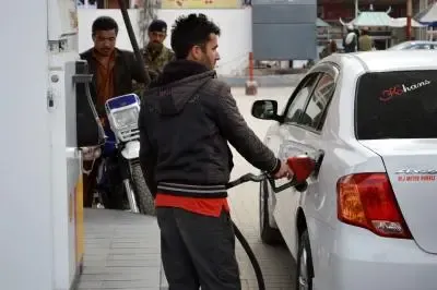 Pakistani Traders Threaten Nationwide Protests Over Fuel Price Hike