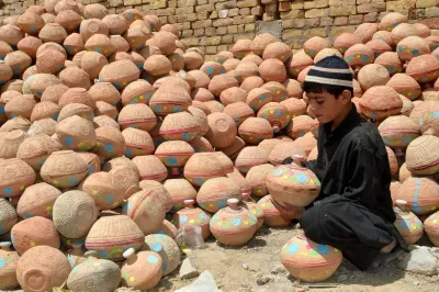 Pakistan's Fragile Production Capacity Poses Risks to Economic Recovery: Experts