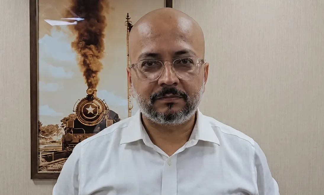 पालघर में 300 मिमी बारिश से नालासोपारा में ट्रैक जलमग्न, वसई-विरार के बीच ट्रेन सेवाएं ठप