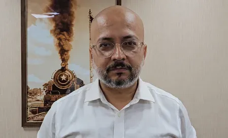 पालघर में 300 मिमी बारिश से नालासोपारा में ट्रैक जलमग्न, वसई-विरार के बीच ट्रेन सेवाएं ठप