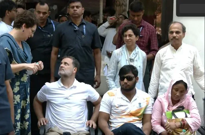 साहिल पैलेट गन मामला: दिल्ली पुलिस ने अज्ञात के खिलाफ FIR शुरू की, राहुल गांधी 5 घंटे से संसद मार्ग थाने में