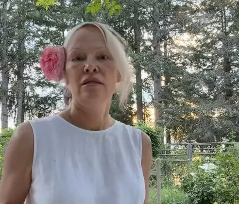 Pamela Anderson's 'live romantically' mantra goes viral on Instagram