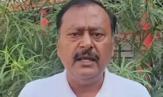 क्या पैन कार्ड मामले में सजा सुनाए जाने के बाद सुरेंद्र राजपूत ने आजम खान को परेशान करने का आरोप लगाया?