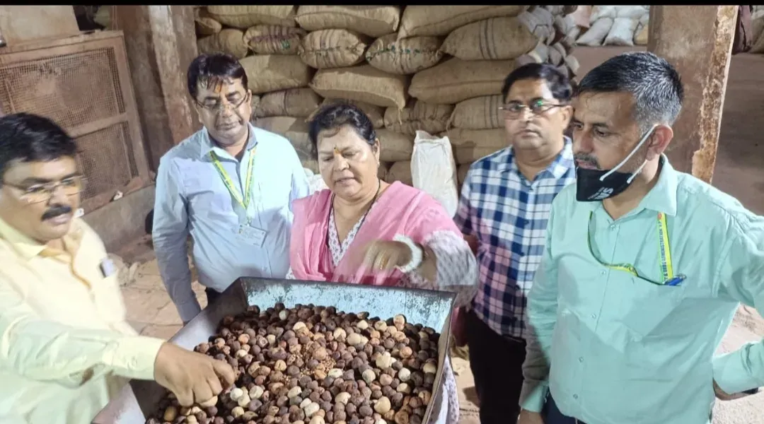 पान मसाला पर FSDA का बड़ा प्रहार: कानपुर-लखनऊ में ₹15.70 करोड़ का संदिग्ध माल जब्त, 7 इकाइयों पर कार्रवाई
